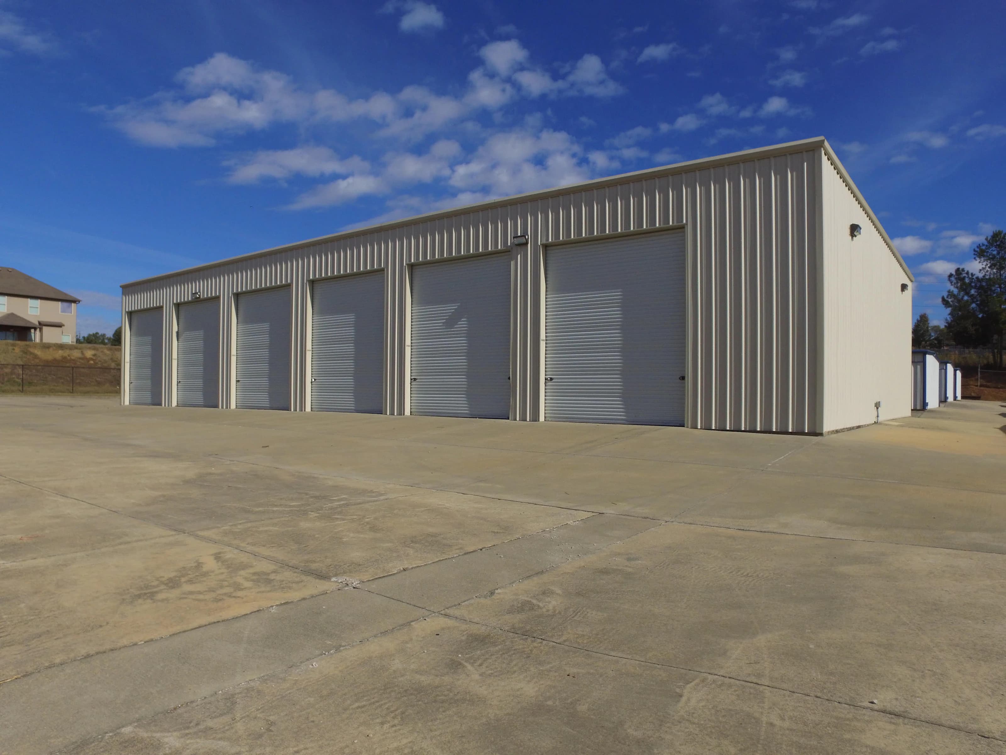 Drive-up units at Metro Mini Storage Highway 70